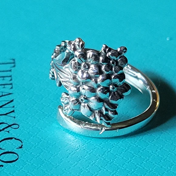 ♥SOLD♥️1885 Tiffany & Company Forget Me Not Spoon Ring in Sterling Silver #15 - Picture 10 of 16